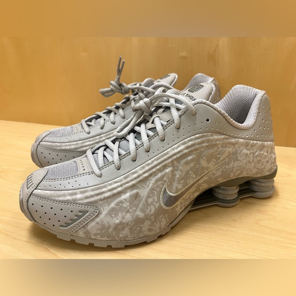 Nike Shox R4
Flat Pewter Floral (Women's) - Picture 1 of 7